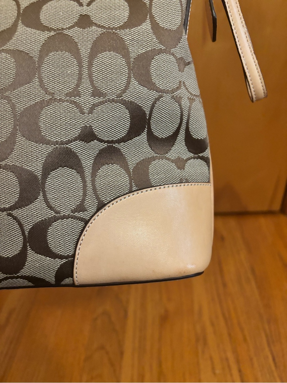 Coach Signature Canvas Hobo Bag in Khaki/Tan EUC - Picture 4 of 16